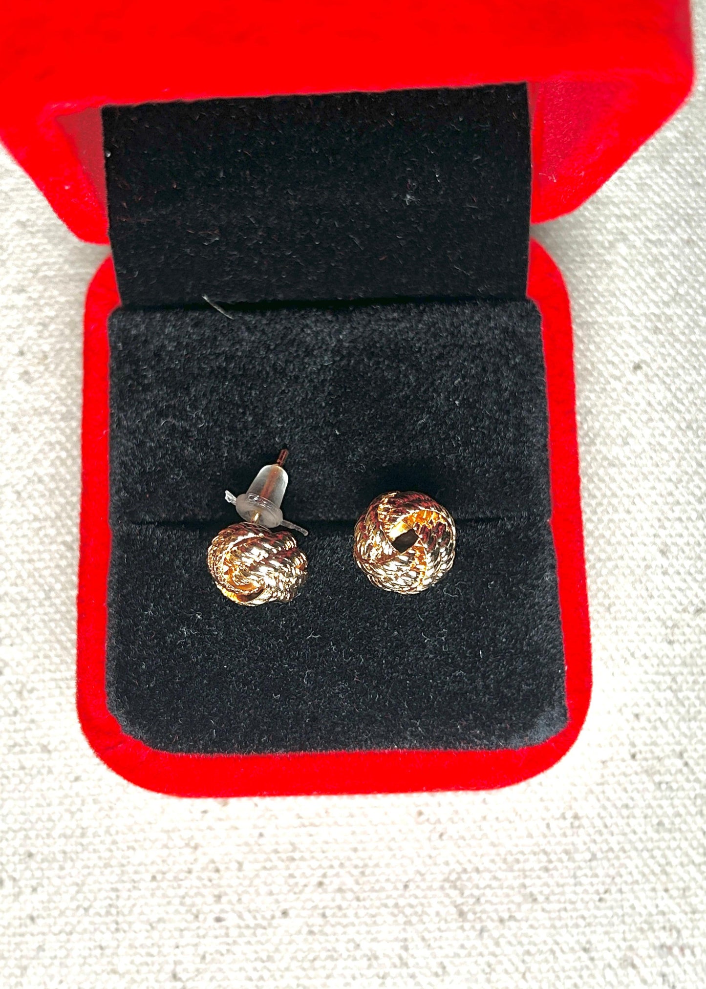 Aretes Nudo de Oro